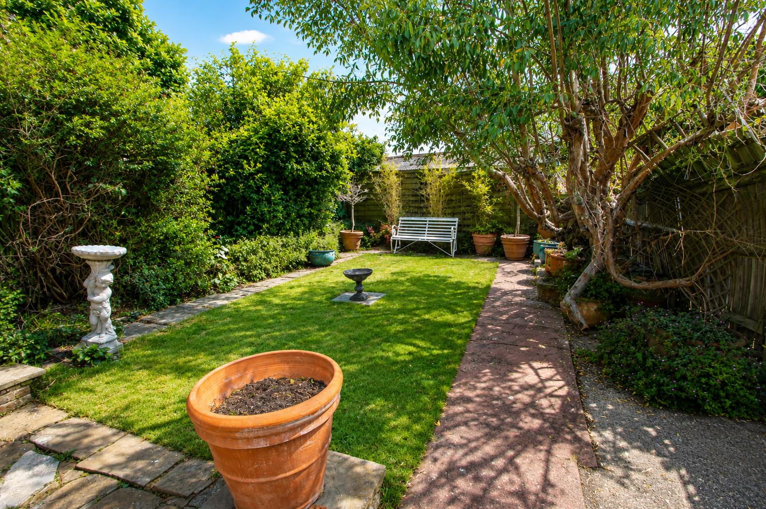 3 bed property in Croydon Road, Wallington